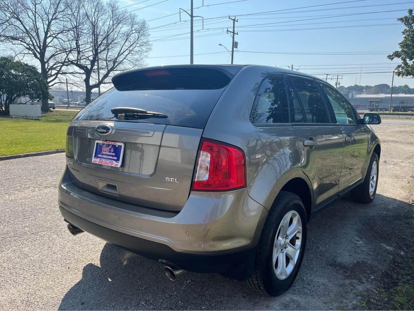 2014 Green /Black Ford Edge SEL (2FMDK3JCXEB) with an V6 engine, Automatic transmission, located at 5700 Curlew Drive, Norfolk, VA, 23502, (757) 455-6330, 36.841885, -76.209412 - Photo#3